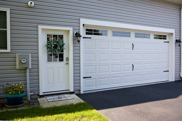 24/7 Emergency Garage Door Panel Replacement experts in Schuyler County County, IL